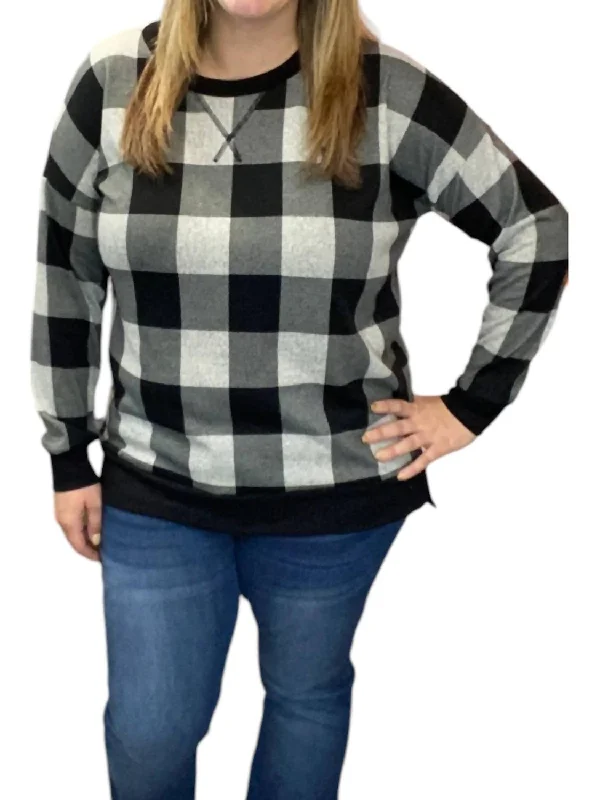 Style Redefined Plaid Weekender Top In Black/white